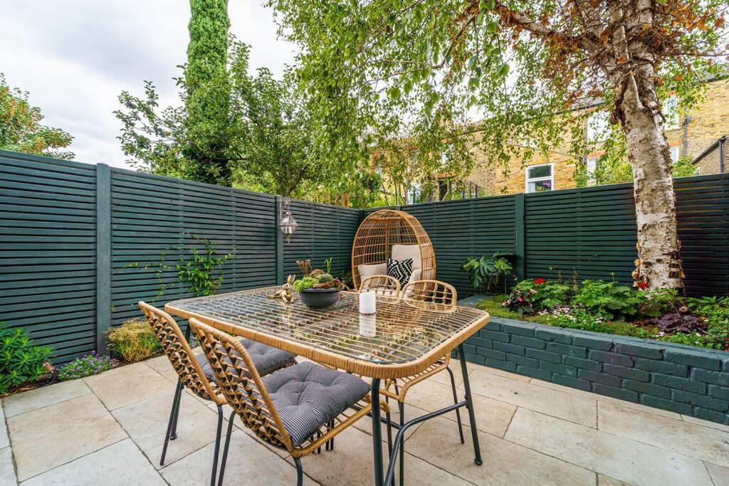 2 Bedroom Garden Flat Londra